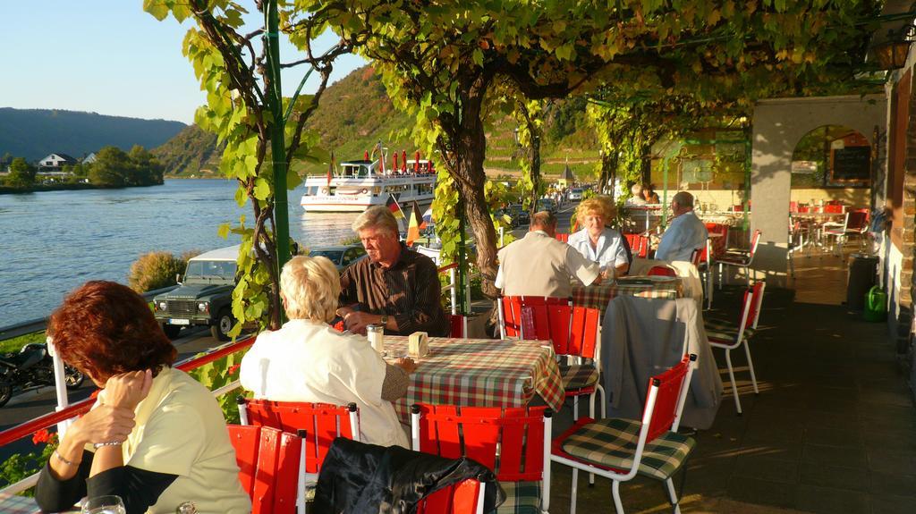 Hotel Haus Burg Metternich Байлщайн Екстериор снимка