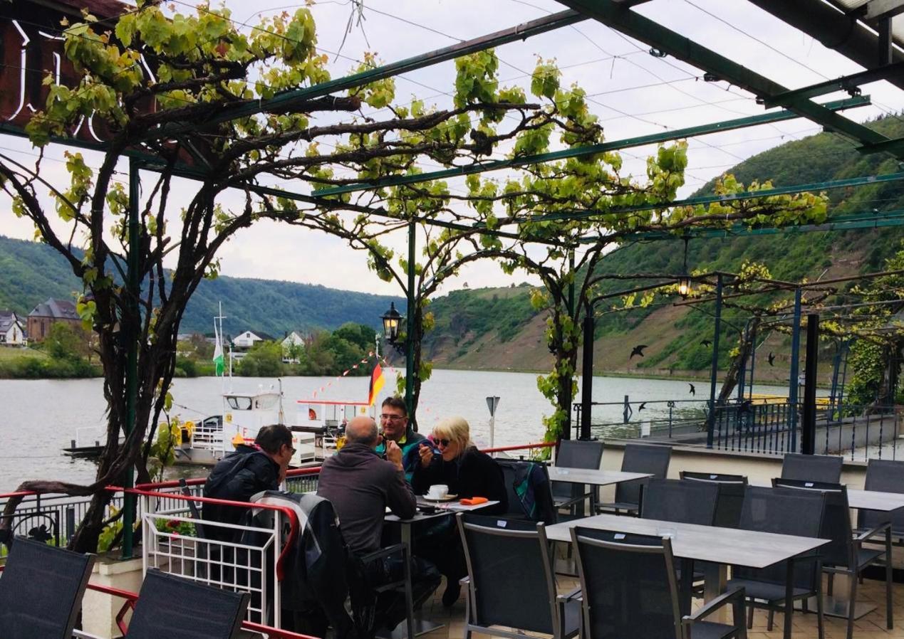 Hotel Haus Burg Metternich Байлщайн Екстериор снимка