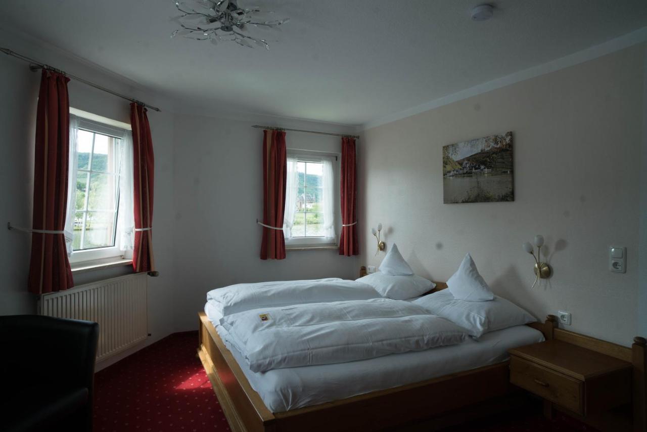 Hotel Haus Burg Metternich Байлщайн Екстериор снимка